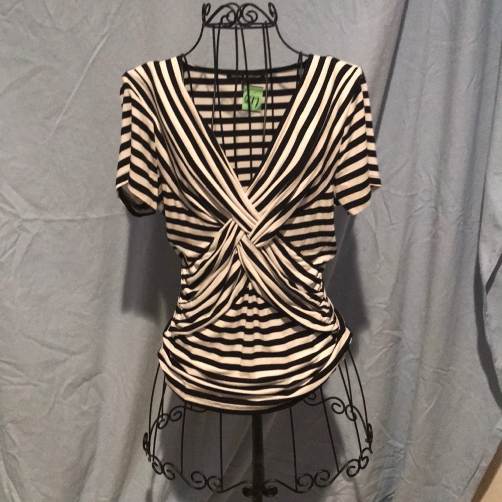 🍭Black and White Tee